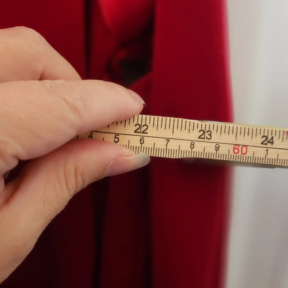 Vintage Delicates House Coat - Size Medium - 100% Polyester - Red Long Sleeve - Picture 7 of 8